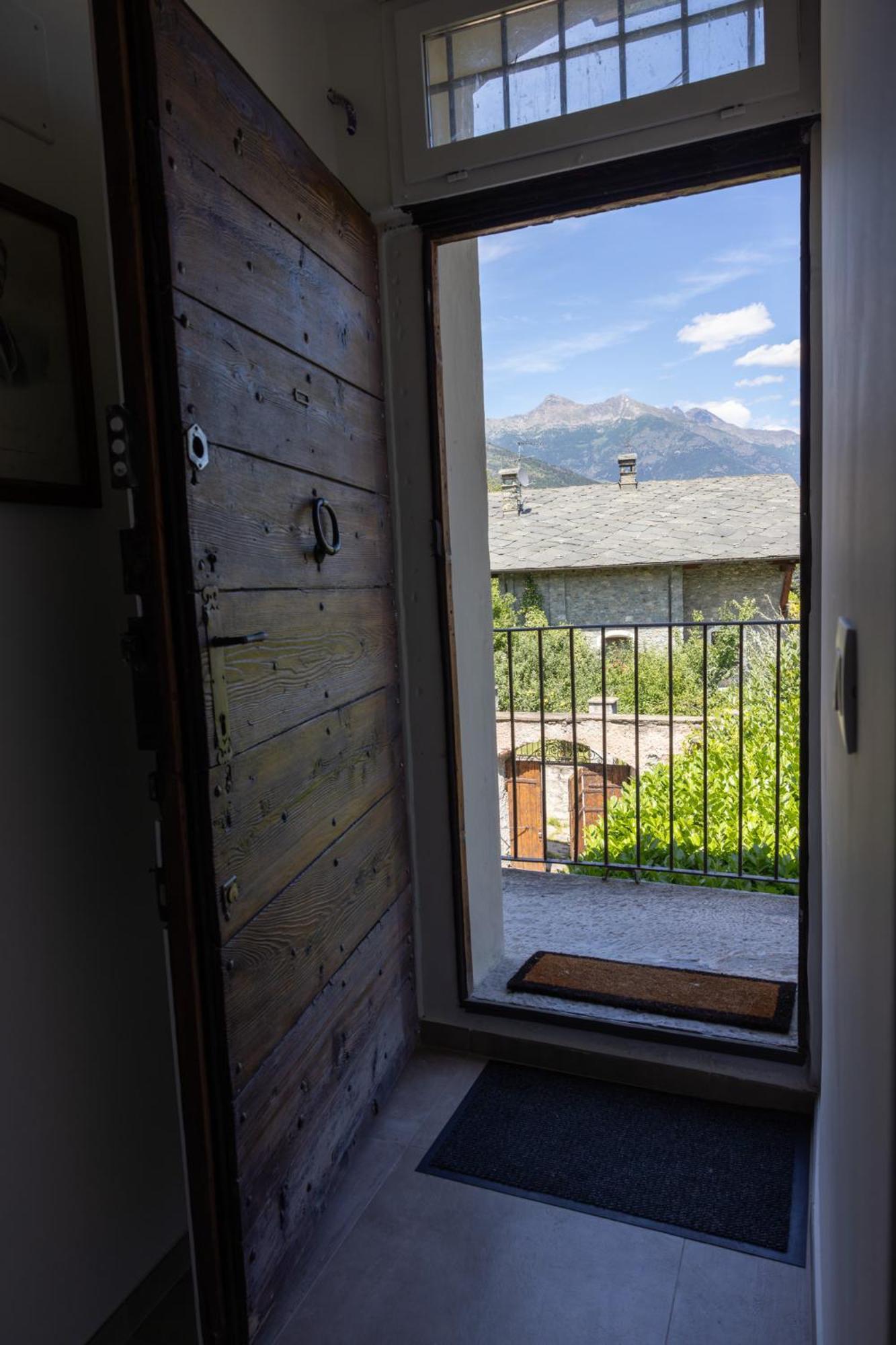 Manor House Apartment Aosta Exterior photo